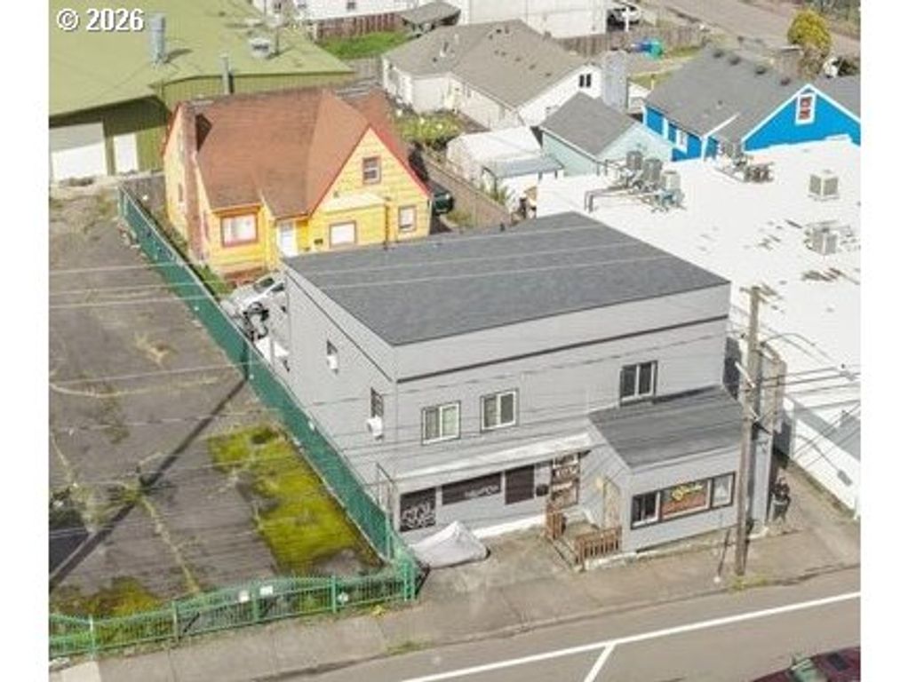 8325 Se DIVISION St, Portland, OR 97266