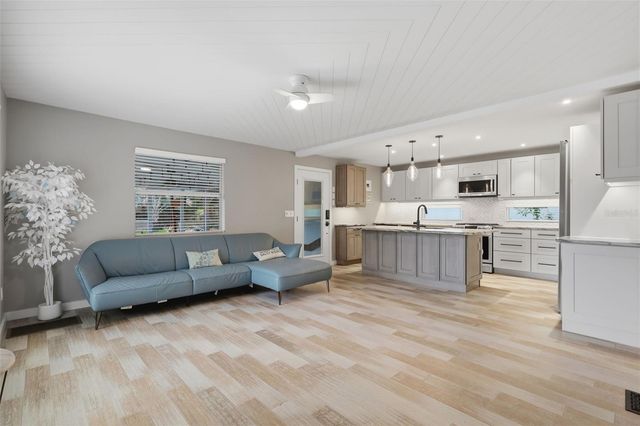 306 S PINE STREET, New Smyrna Beach, FL 32169