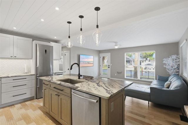 306 S PINE STREET, New Smyrna Beach, FL 32169