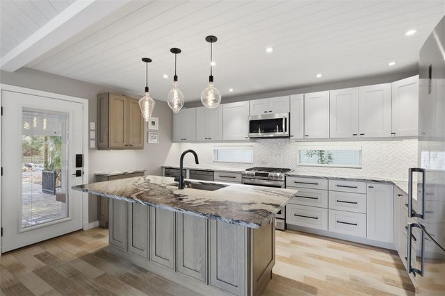 306 S PINE STREET, New Smyrna Beach, FL 32169