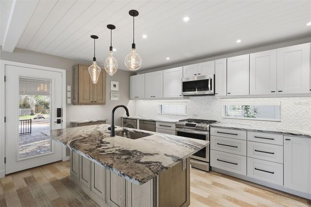 306 S PINE STREET, New Smyrna Beach, FL 32169