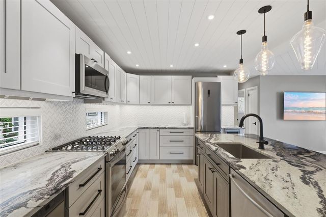 306 S PINE STREET, New Smyrna Beach, FL 32169