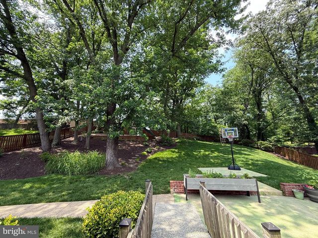 5904 BUSH HILL DR, Alexandria, VA 22310