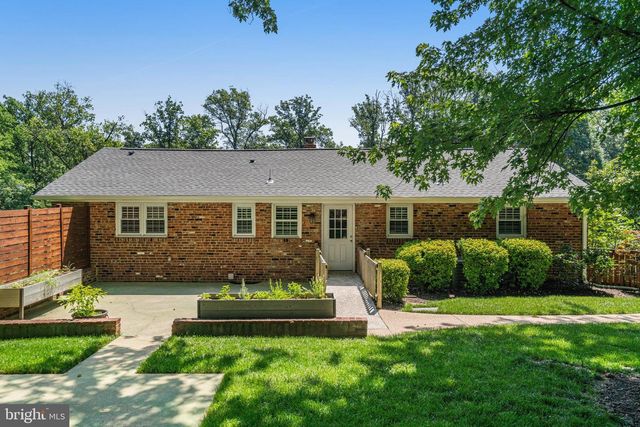5904 BUSH HILL DR, Alexandria, VA 22310