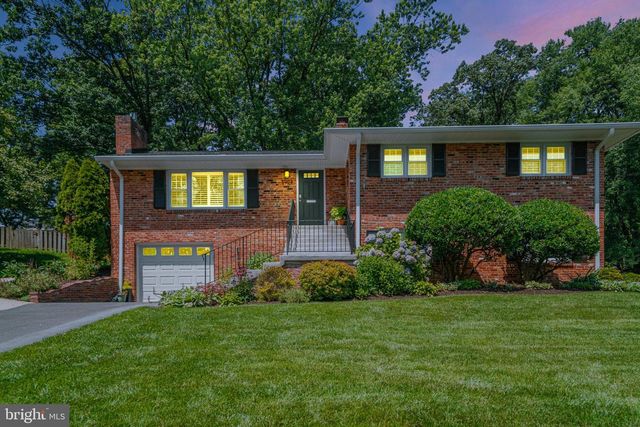 5904 BUSH HILL DR, Alexandria, VA 22310