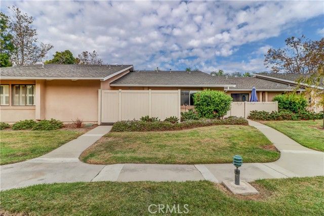 8566 Sierra 911-C, Huntington Beach, CA 92646