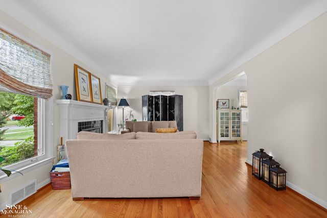 1024 Somerset Avenue, Grosse Pointe Park, MI 48230