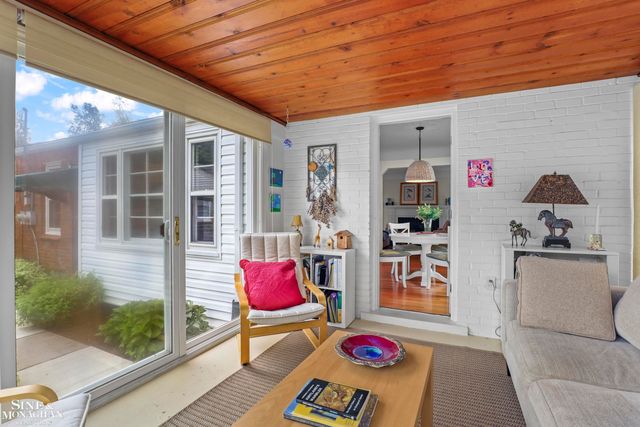 1024 Somerset Avenue, Grosse Pointe Park, MI 48230