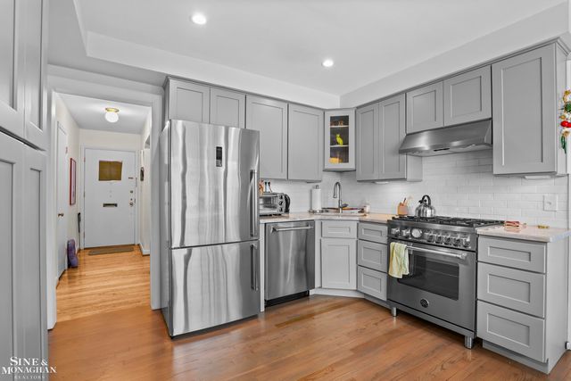 1024 Somerset Avenue, Grosse Pointe Park, MI 48230