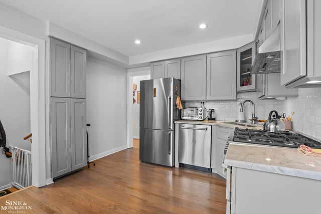 1024 Somerset Avenue, Grosse Pointe Park, MI 48230
