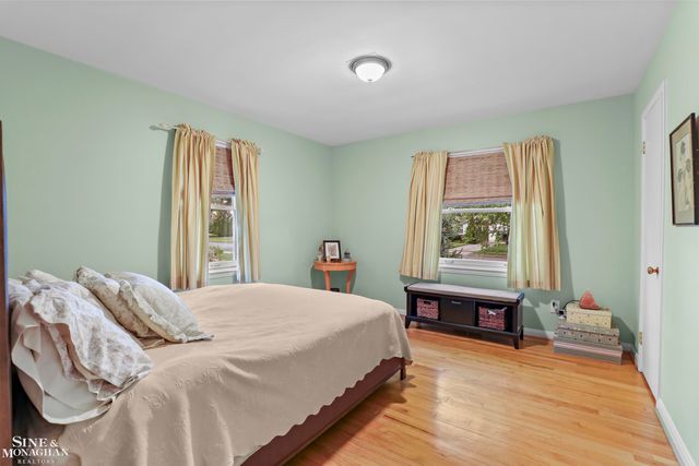 1024 Somerset Avenue, Grosse Pointe Park, MI 48230