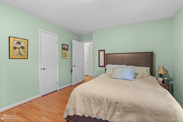 1024 Somerset Avenue, Grosse Pointe Park, MI 48230