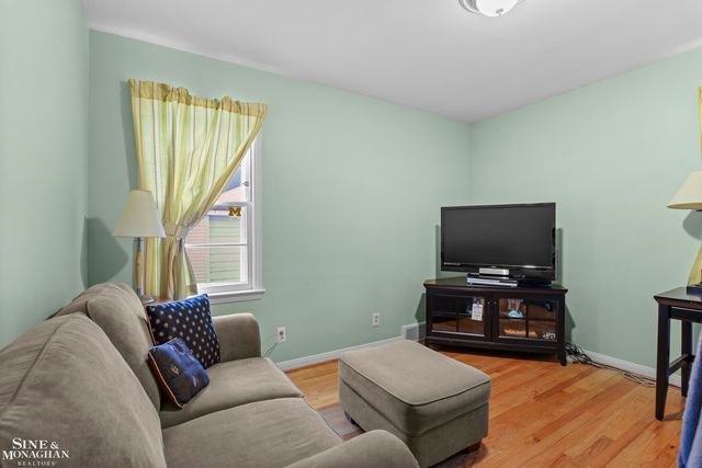 1024 Somerset Avenue, Grosse Pointe Park, MI 48230