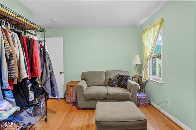 1024 Somerset Avenue, Grosse Pointe Park, MI 48230