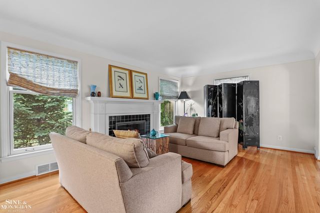 1024 Somerset Avenue, Grosse Pointe Park, MI 48230