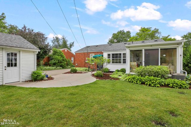 1024 Somerset Avenue, Grosse Pointe Park, MI 48230