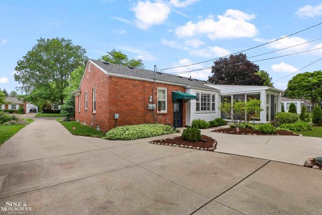 1024 Somerset Avenue, Grosse Pointe Park, MI 48230