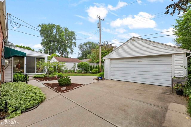 1024 Somerset Avenue, Grosse Pointe Park, MI 48230