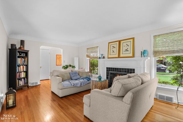 1024 Somerset Avenue, Grosse Pointe Park, MI 48230