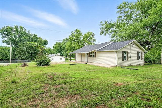 304 Airport Rd, Livingston, TN 38570