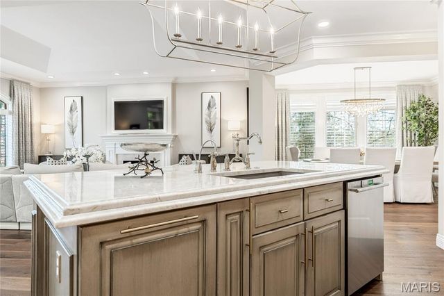 596 Upper Conway Circle, Chesterfield, MO 63017