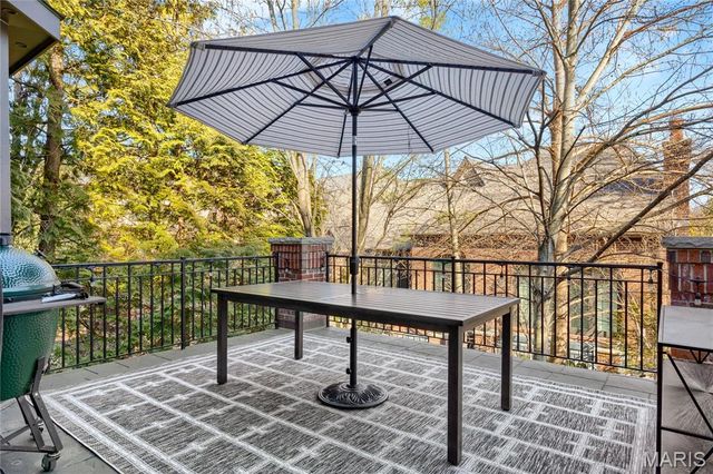 596 Upper Conway Circle, Chesterfield, MO 63017