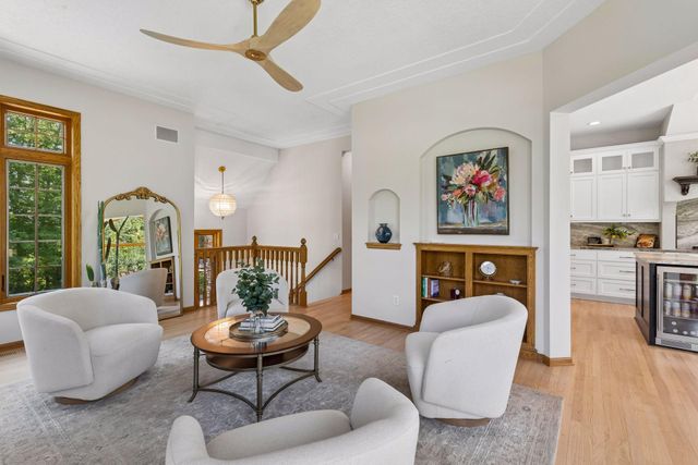 22420 Wagon Wheel Trail, Lakeville, MN 55044