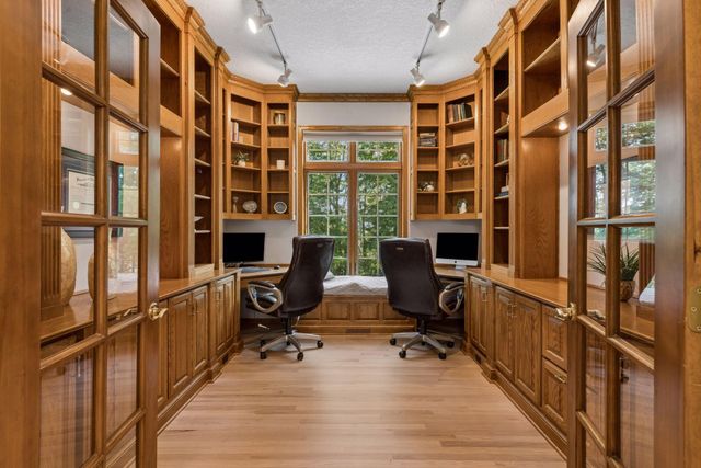 22420 Wagon Wheel Trail, Lakeville, MN 55044
