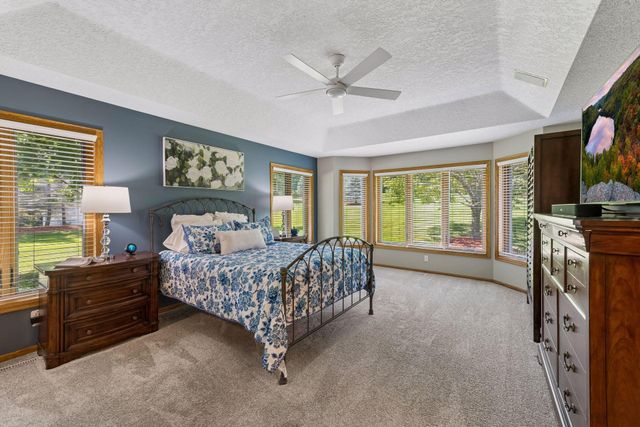 22420 Wagon Wheel Trail, Lakeville, MN 55044