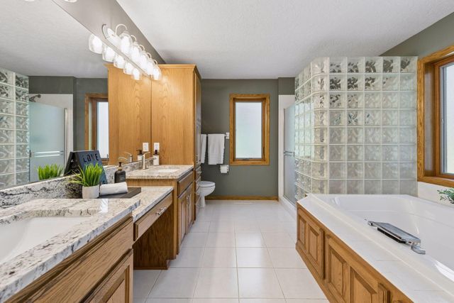 22420 Wagon Wheel Trail, Lakeville, MN 55044