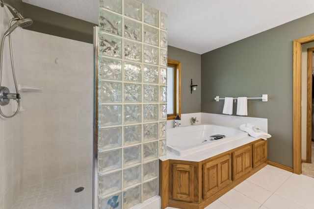 22420 Wagon Wheel Trail, Lakeville, MN 55044