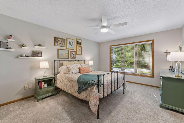 22420 Wagon Wheel Trail, Lakeville, MN 55044