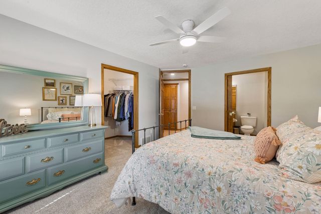 22420 Wagon Wheel Trail, Lakeville, MN 55044