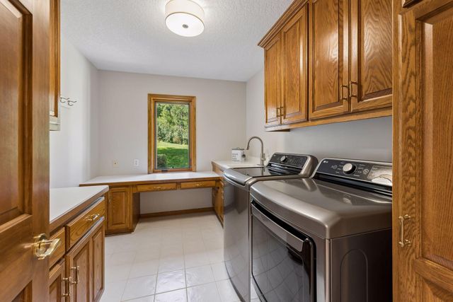 22420 Wagon Wheel Trail, Lakeville, MN 55044