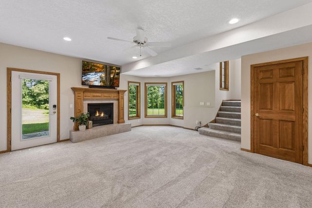 22420 Wagon Wheel Trail, Lakeville, MN 55044