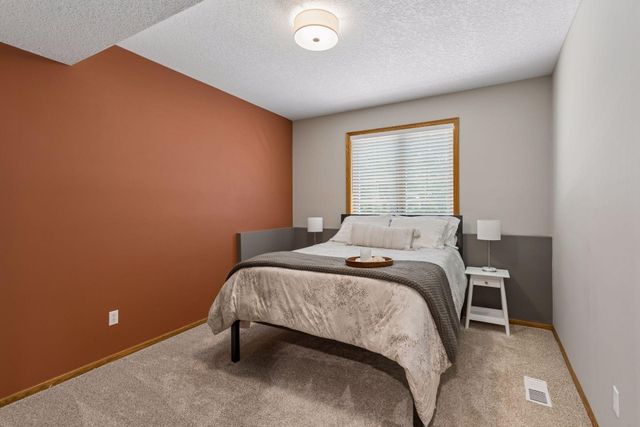 22420 Wagon Wheel Trail, Lakeville, MN 55044