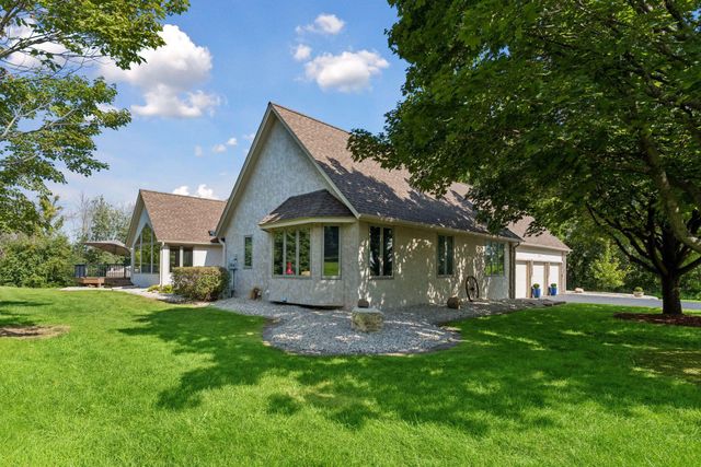 22420 Wagon Wheel Trail, Lakeville, MN 55044