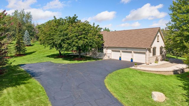 22420 Wagon Wheel Trail, Lakeville, MN 55044