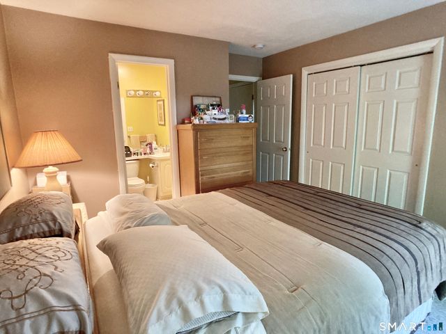 102 Country Club Court 102, Rocky Hill, CT 06067