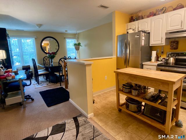 102 Country Club Court 102, Rocky Hill, CT 06067