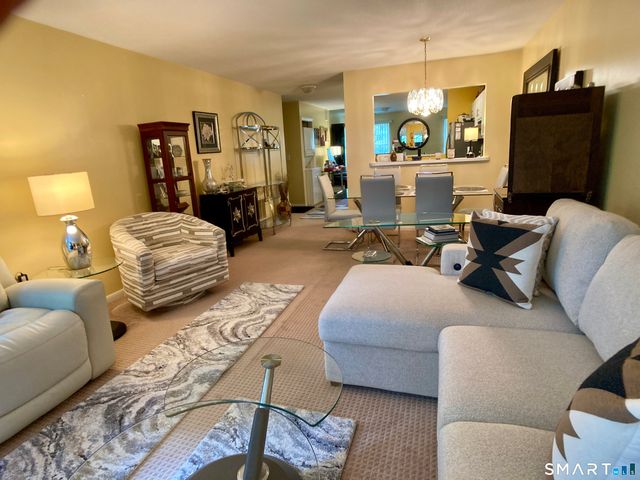 102 Country Club Court 102, Rocky Hill, CT 06067