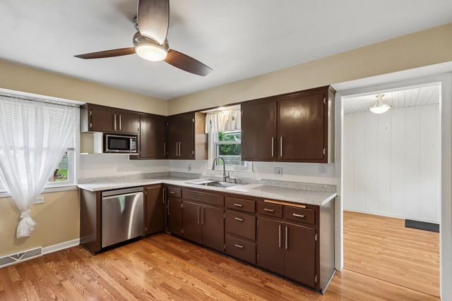 136 S Maple STREET, Oconomowoc, WI 53066