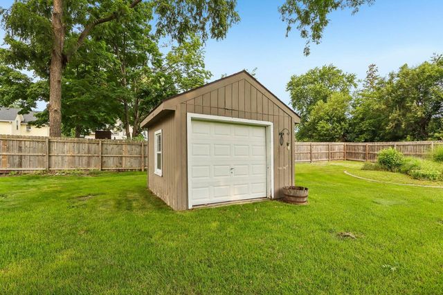 136 S Maple STREET, Oconomowoc, WI 53066
