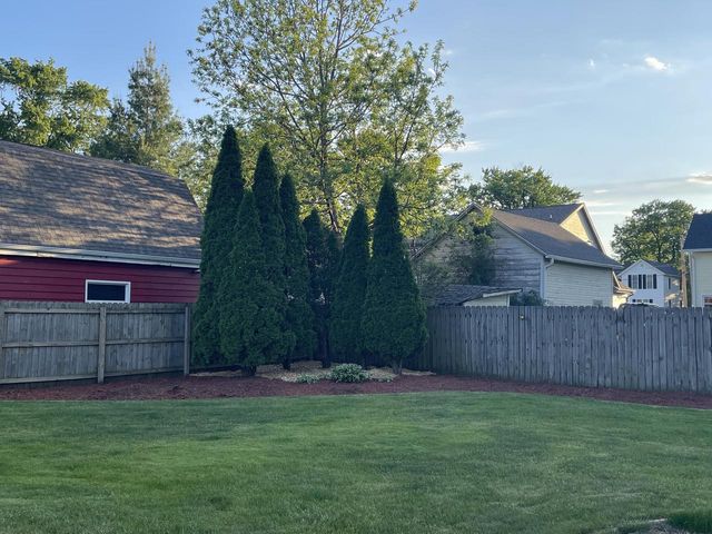 136 S Maple STREET, Oconomowoc, WI 53066