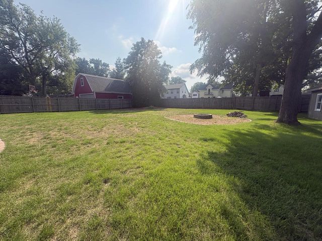 136 S Maple STREET, Oconomowoc, WI 53066