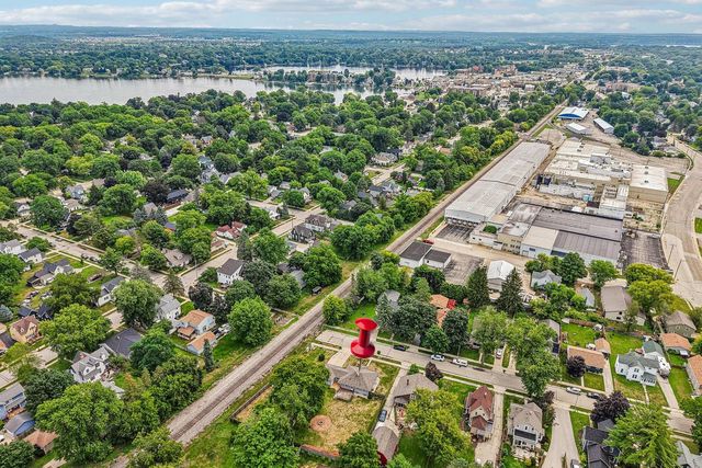 136 S Maple STREET, Oconomowoc, WI 53066