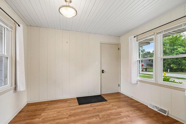 136 S Maple STREET, Oconomowoc, WI 53066