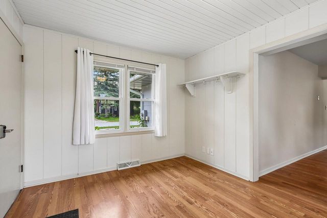 136 S Maple STREET, Oconomowoc, WI 53066