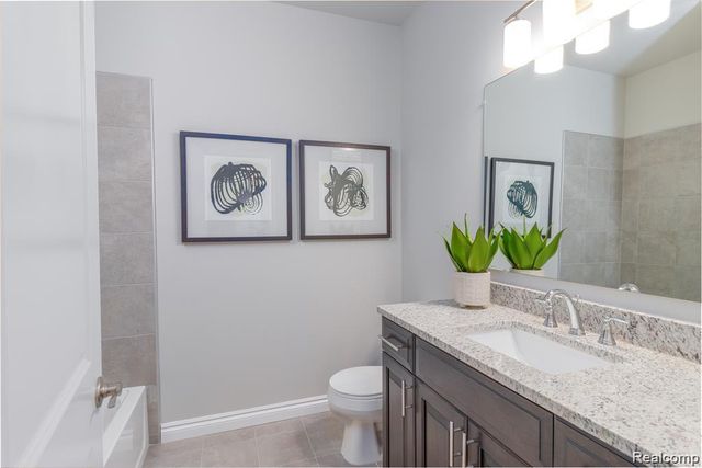 1514 Turner Drive 10, Commerce Charter Township, MI 48390