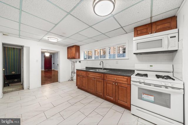 1821 E SERGEANT ST, Philadelphia, PA 19133